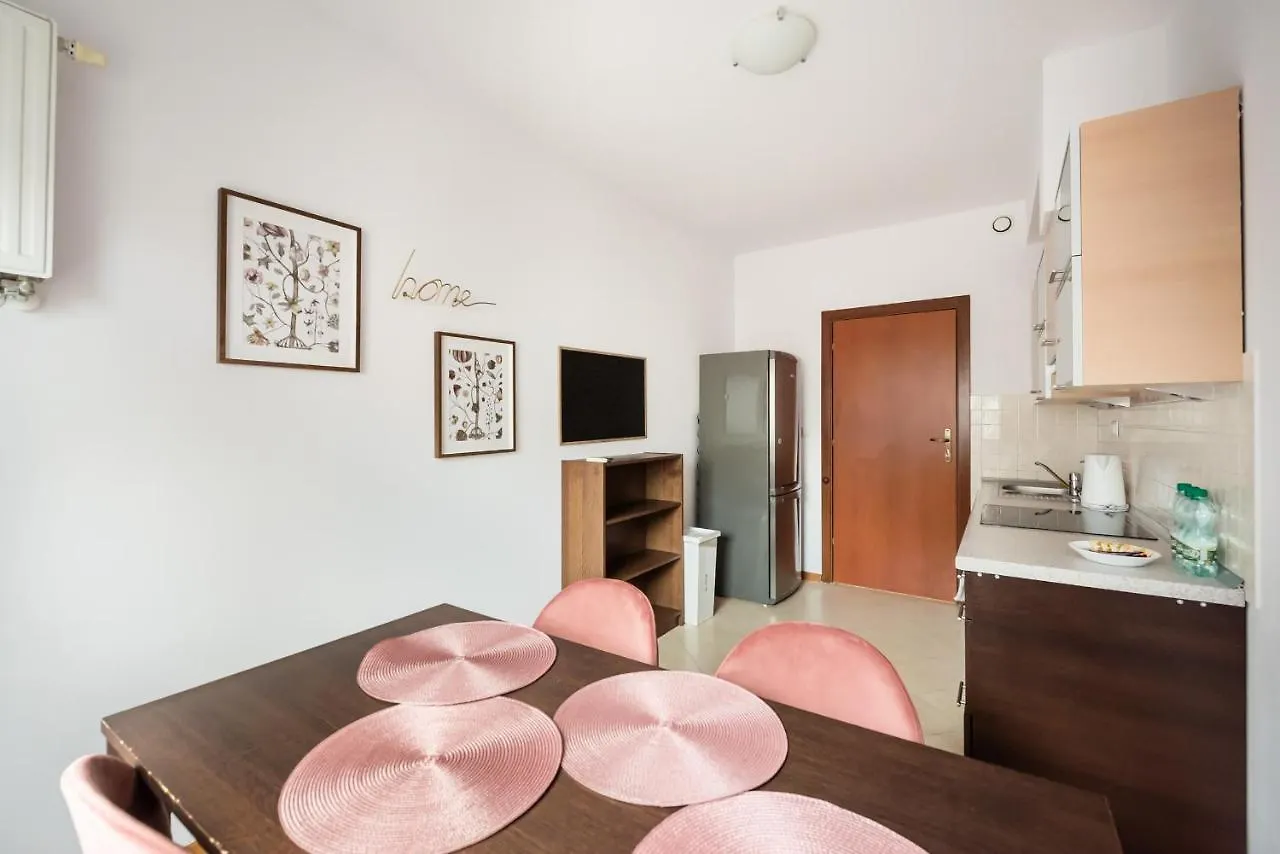 Wola Sunshine Apartment Free Parking Varşova