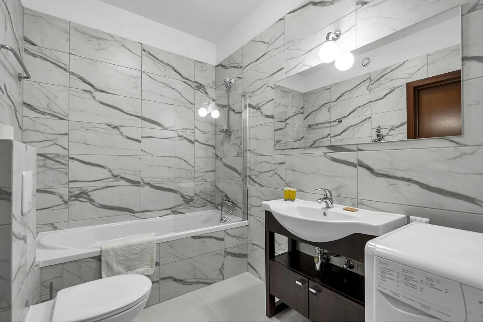 Wola Sunshine Apartment Free Parking Varşova 0*,  Polonya